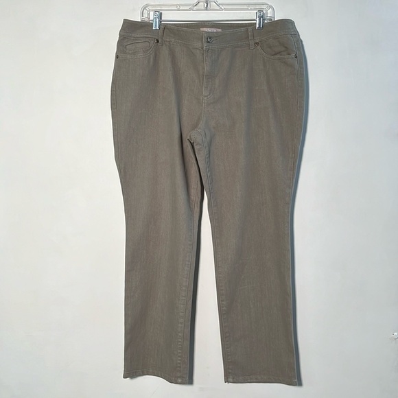 CHICO'S Sage Green Straight Leg Five Pocket Cotton Denim Jean 14 Short (2.5) - Picture 1 of 16